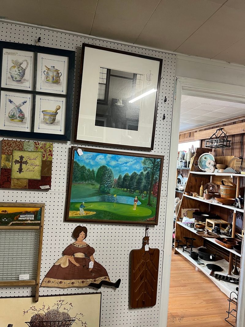 Those Victorian Prints Come With Frames That Actually Match