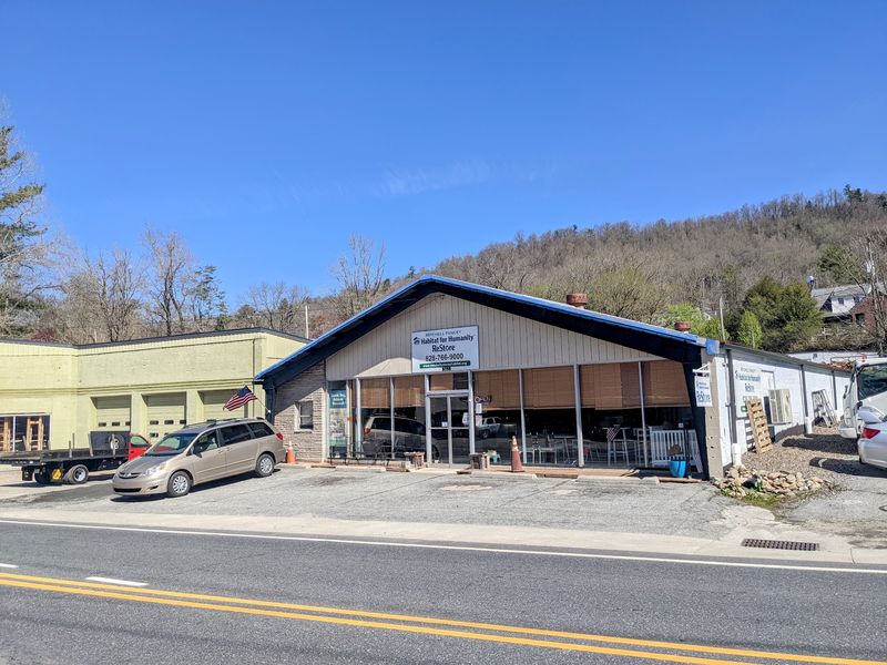 Your Neighbors Might Be Glassblowers And Potters