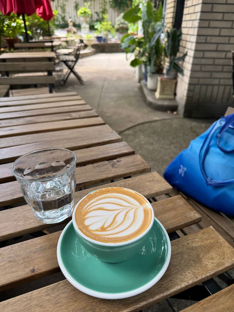 ThreeBirds Coffee House, Easton
