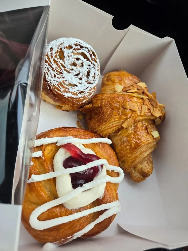 An Apple Strudel That Refuses to Look Like One