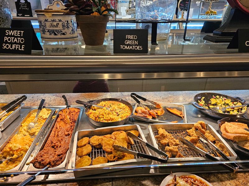 A Buffet Built Around Southern Comfort Food