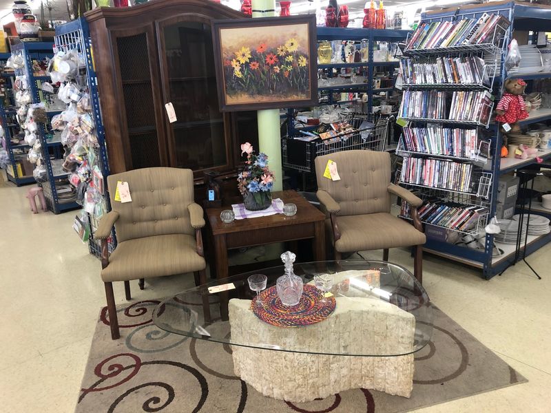 A Laurel Thrift Stop That Rewards Every Bargain Hunter