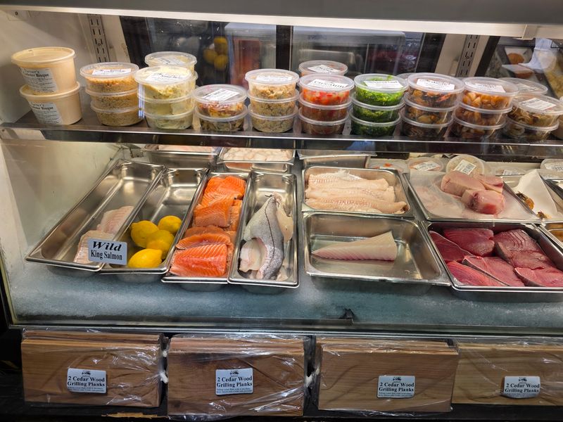 Fresh Seafood Extends the Visit Beyond Lunch