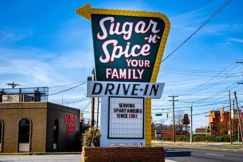 A Retro Setting That Makes Lunch Feel Like a Break