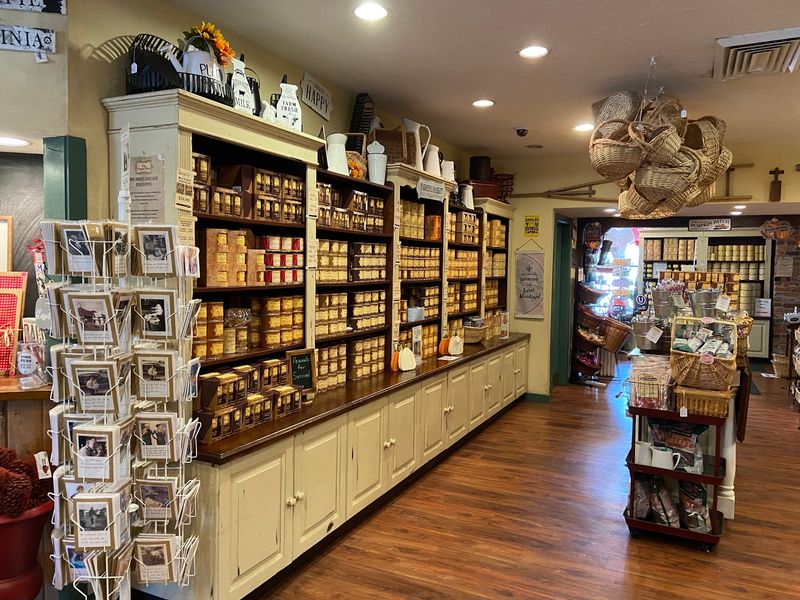 The Peanut Shop Of Williamsburg