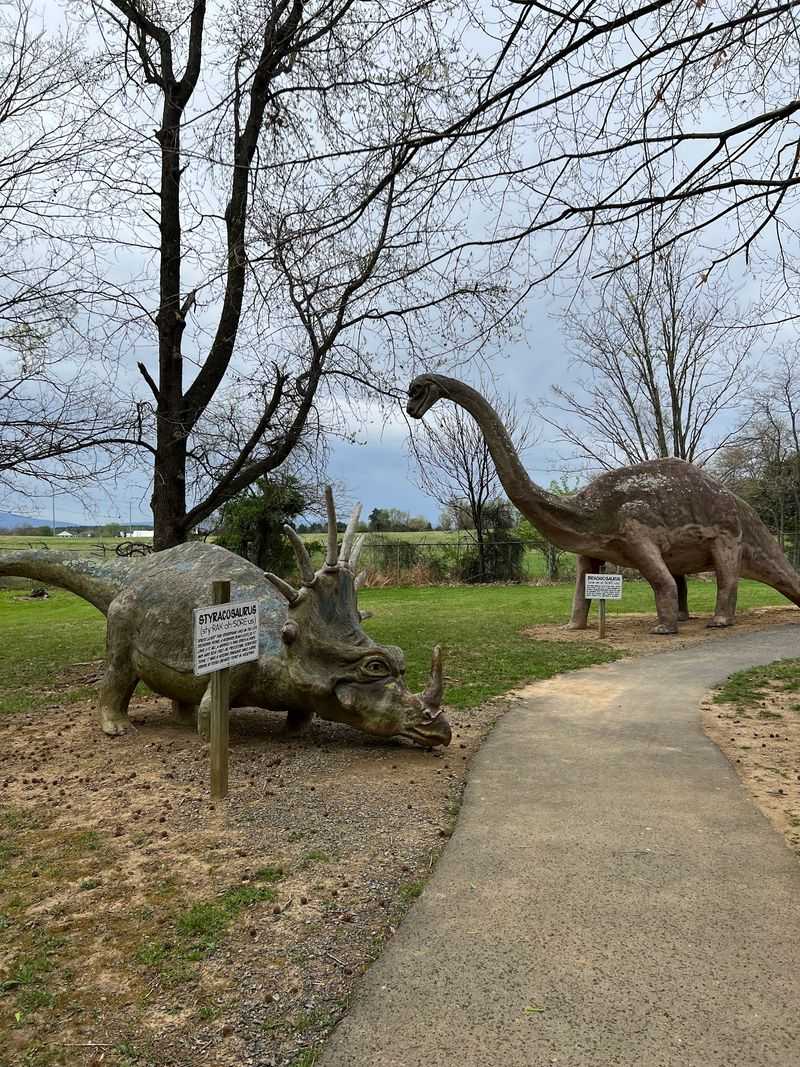 Meet More Than 50 Giant Dinosaurs in the Woods