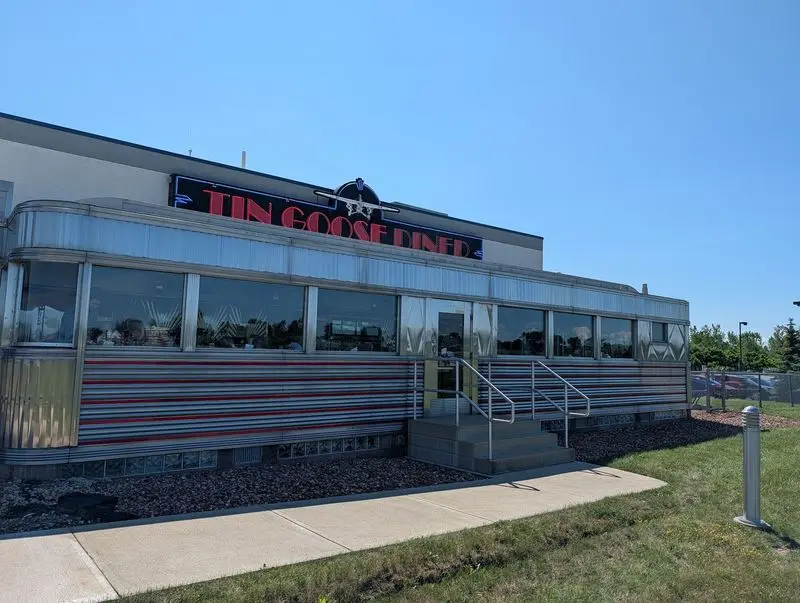 A Real Vintage Diner Makes Lunch Part Of The Story