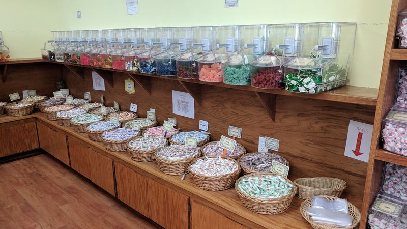 Kisses Or Longs? Choose Your Taffy Shape Wisely