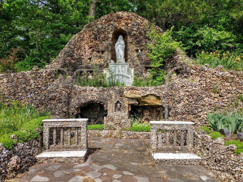 A Free Hilltop Wonder Waiting Southwest Of St. Louis
