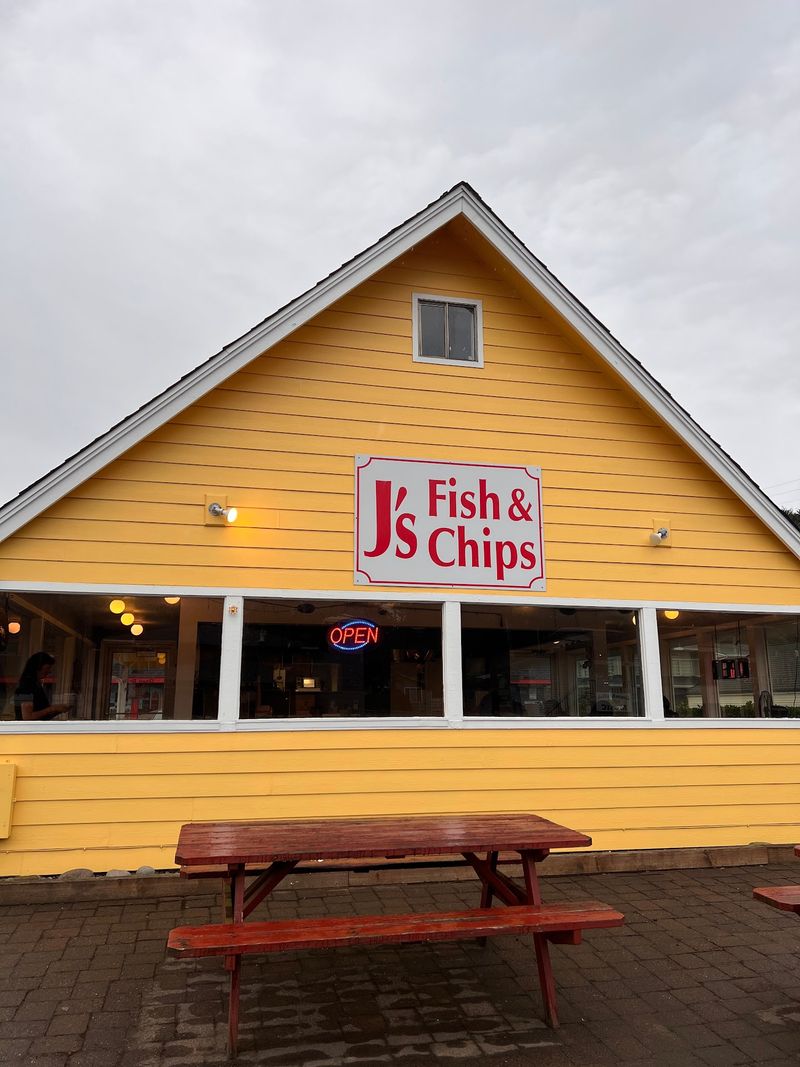A Highway 101 Pit Stop That Punches Way Above Its Size