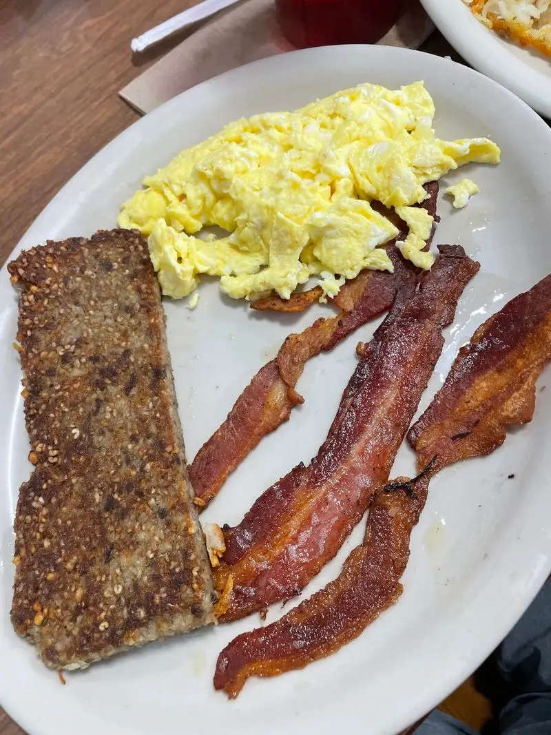 A Riverside-Area Diner That Keeps the Griddle Going From Breakfast to Late Night