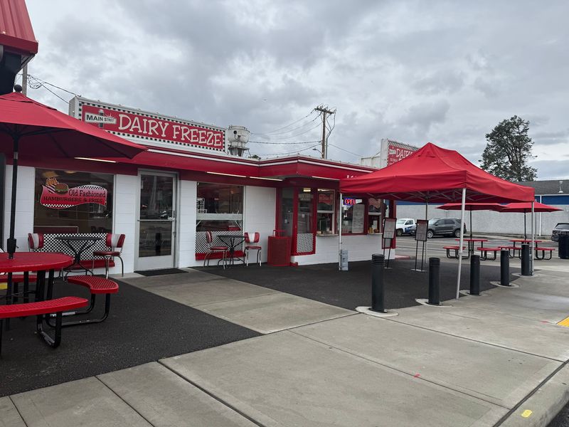 A Retro Burger Stand That Sumner Has Kept Since 1952