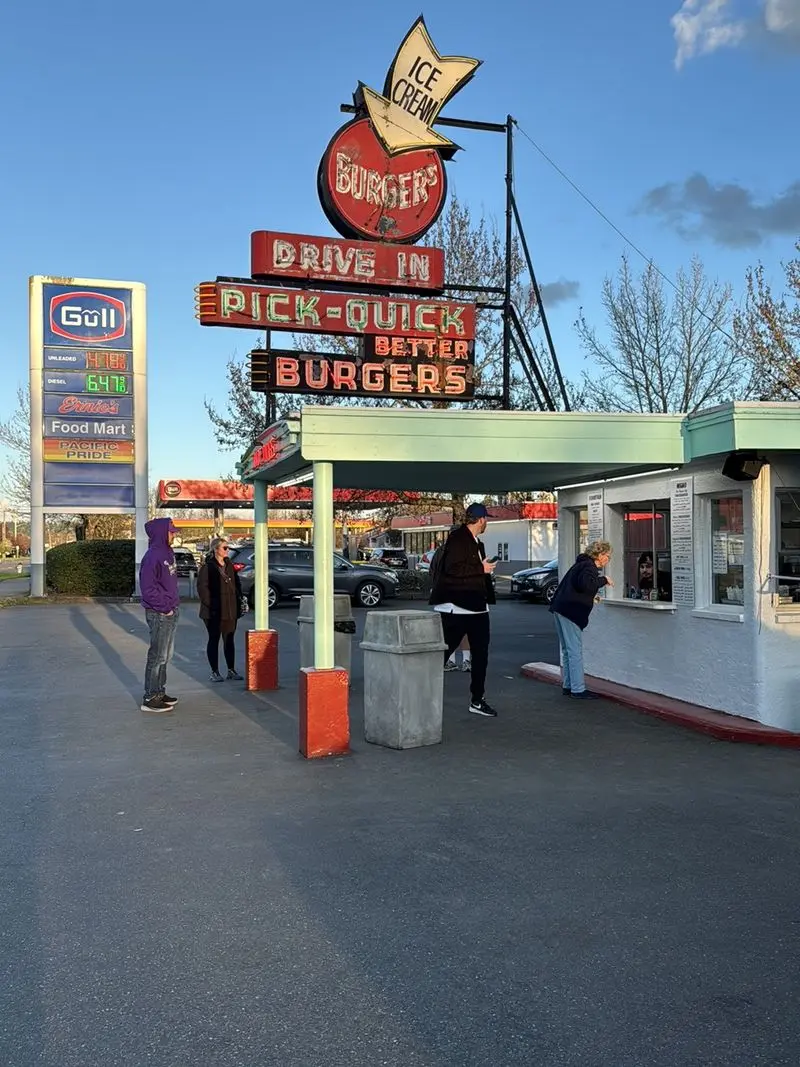 A Tiny Burger Stand On Old Highway 99 That Families Keep Coming Back To