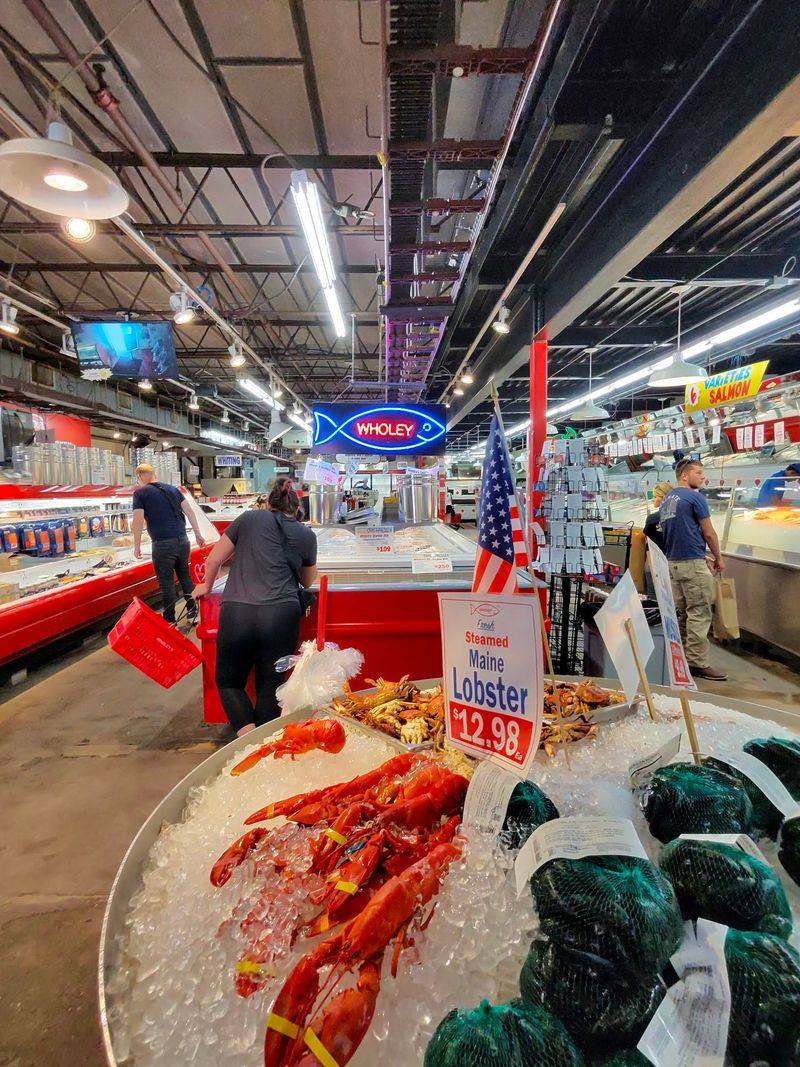 Live Lobster Tanks Make Grocery Shopping Feel Like A Field Trip