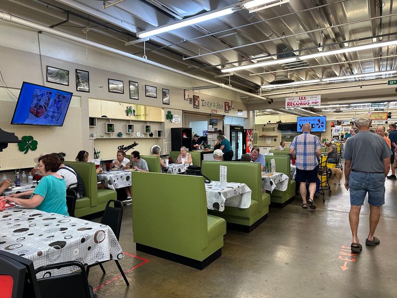 A Cafe Break Helps Curiosity Outlast Tired Feet
