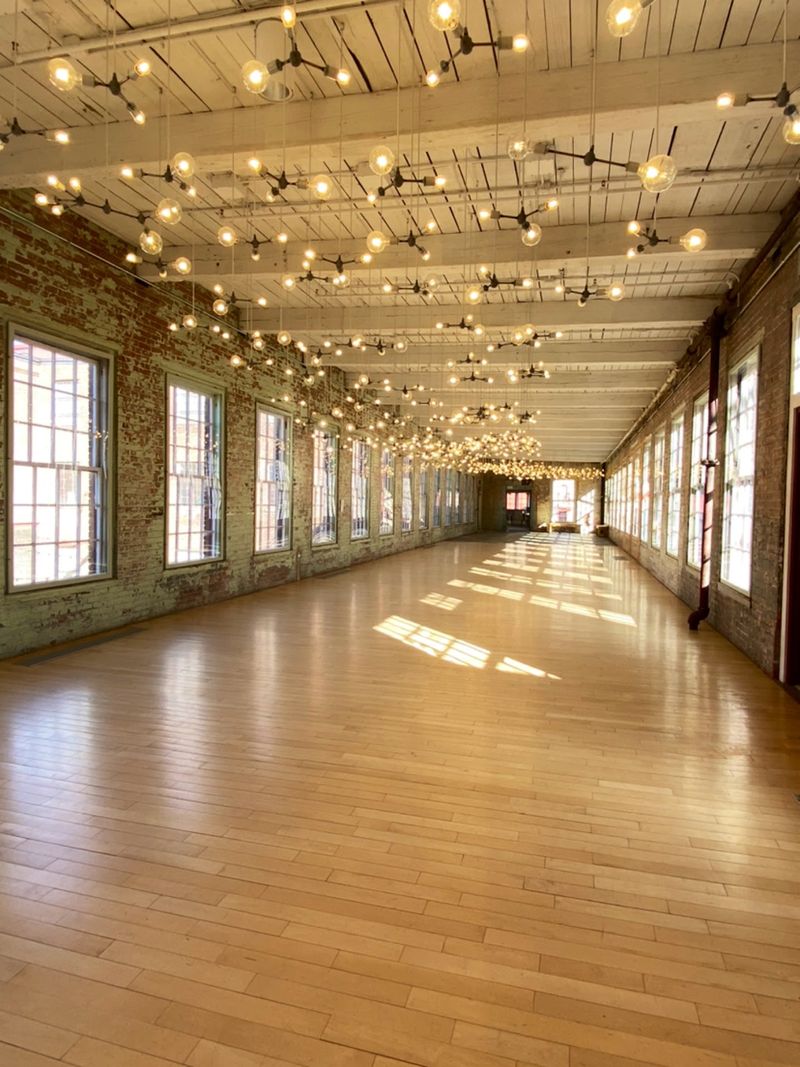 Feel the Scale of the Gallery Halls