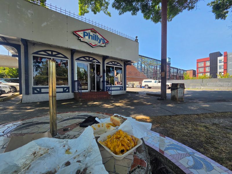 Hours, Light Rail Access, And Smart Ordering Tips