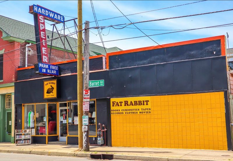 Easy Hours, Easy Directions, and a Fun Street to Explore