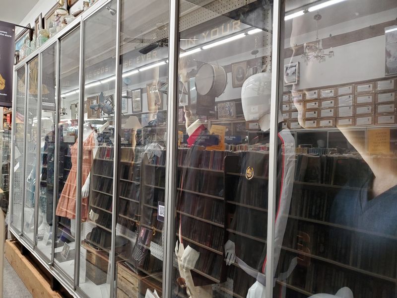 Displays That Refuse To Stay The Same