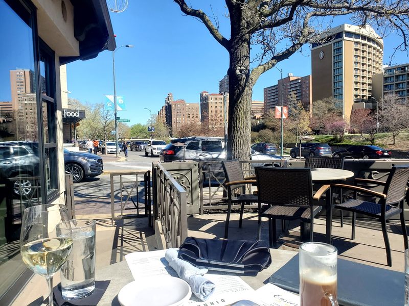 Plenty Of Tables Waiting When Hunger Strikes