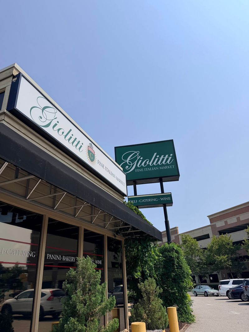 Easy Parking, Generous Hours, And Planning Your Stop