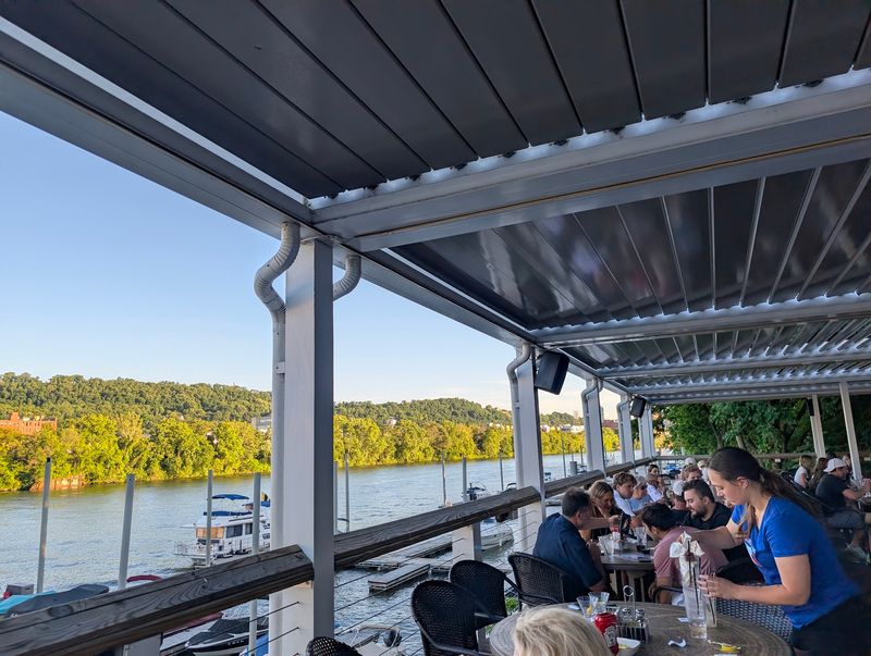 A Riverfront Table That Changes the Mood