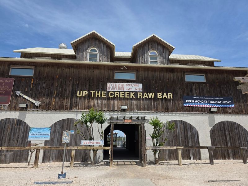 Plan Around Sundays And Pair Lunch With A Stroll Through Oyster Town
